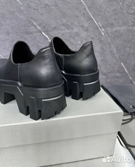 Balenciaga bulldozer low