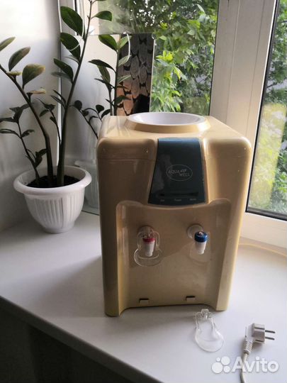 Кулер для воды настольный