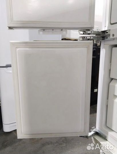 Встраиваемый холодильник Zanussi