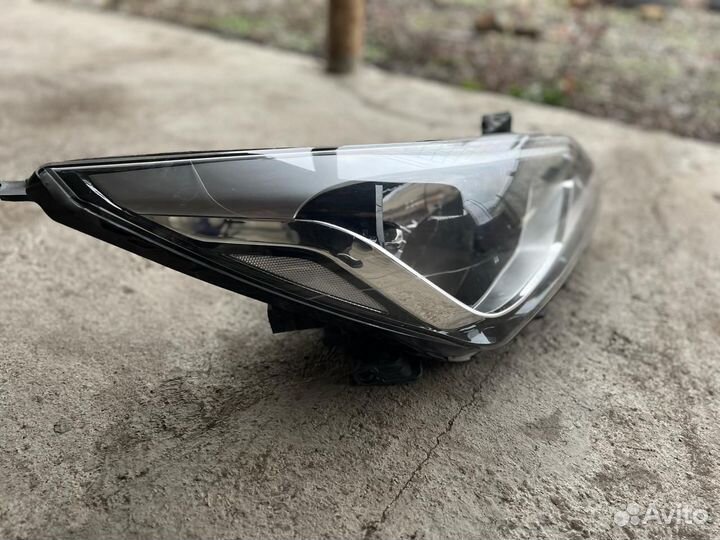 Передняя фара на Hendai Solaris