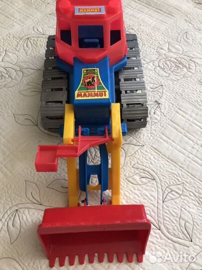 Трактор на гусеницах