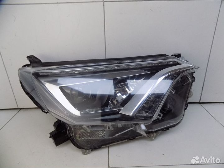Фара правая Toyota RAV4