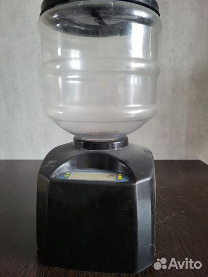 Автоматическая кормушка для собак/кошек