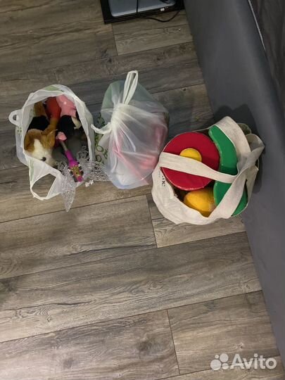 Детские игрушки и книги