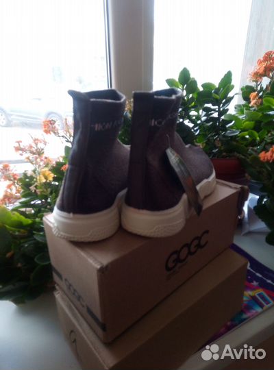 Кроссовки женские 38