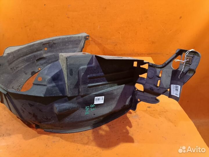 Подкрылок Honda Stream RN1 передний правый