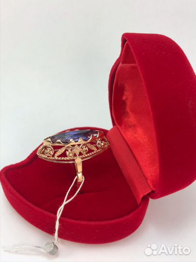 Золотое кольцо с корундом 