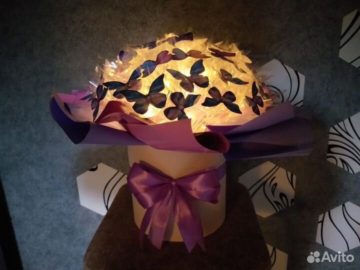 Букет из бабочек в коробке