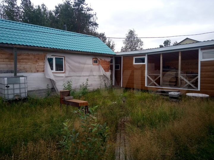 Дом 10 м² на участке 5 сот.