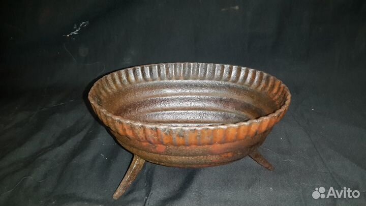 Старинная чугунная форма для хлеба