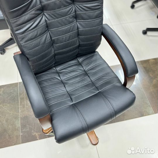 Офисное кресло