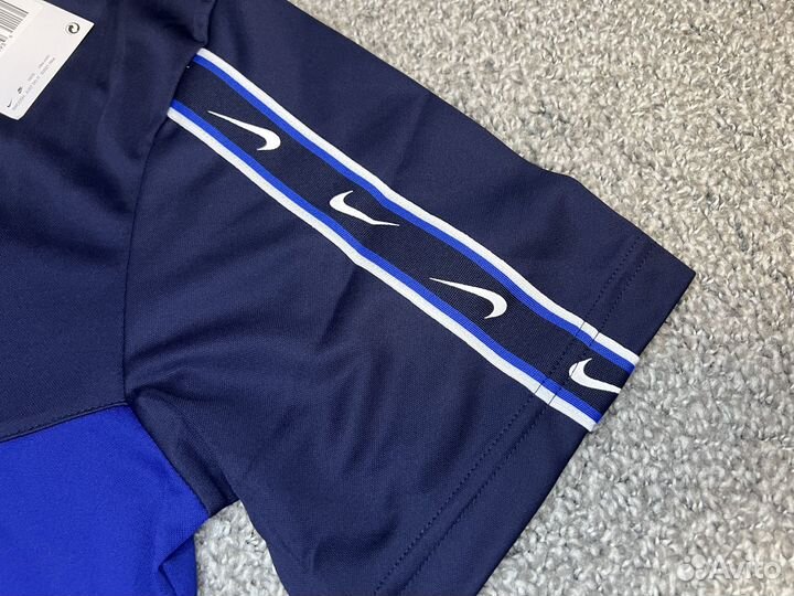 Футболка Nike Repeat новая, оригинал (S)