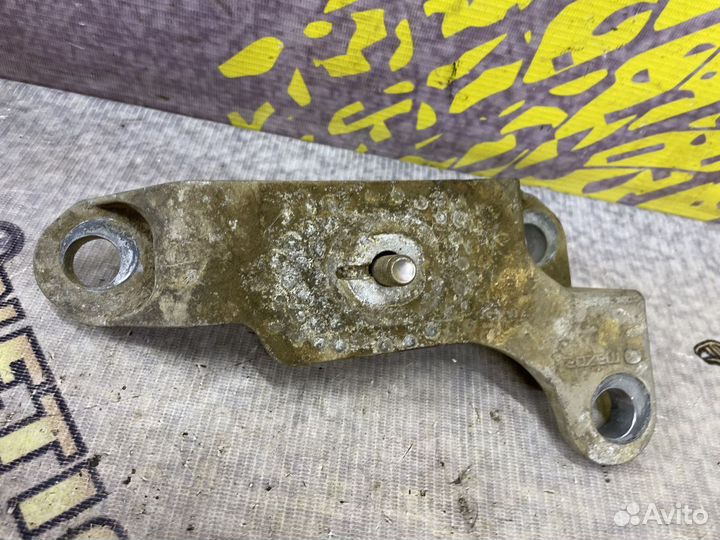 Кронштейн правой опоры двигателя Мазда сх 7 CX 7