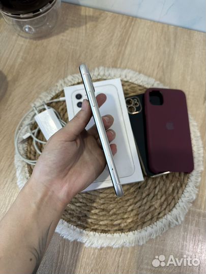 iPhone 11, 64 ГБ