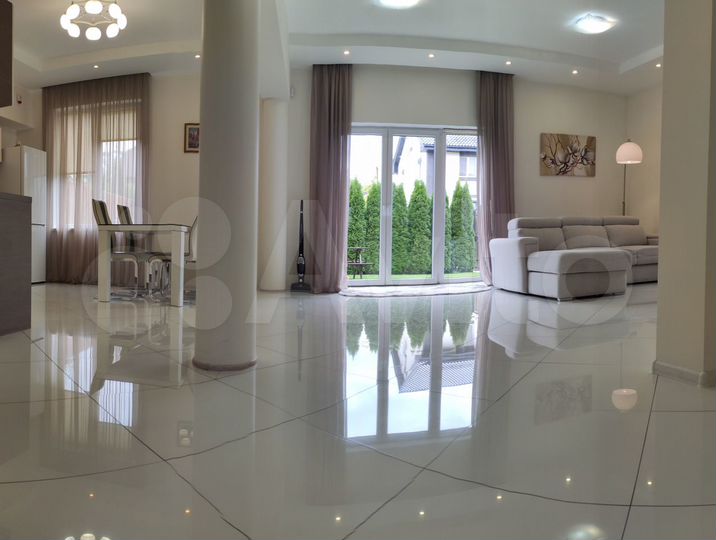 Дом 200 м² на участке 6 сот.