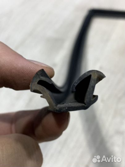 Уплотнитель зад проема стекла двери lifan X60 Лев