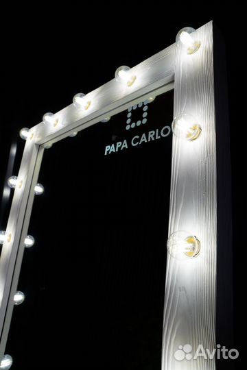 Гримерное зеркало с лампочками