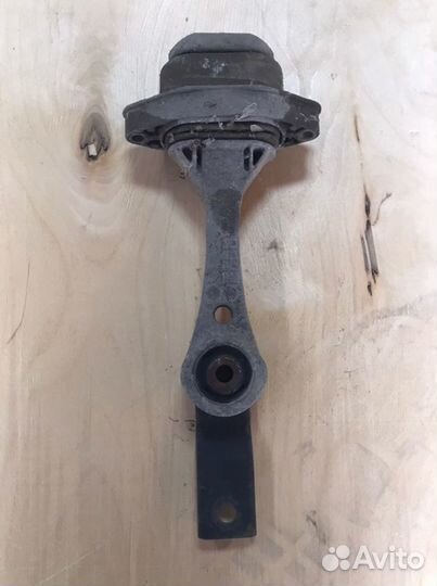 Подушка кпп Volkswagen Golf Iv Variant 1J5 AZD