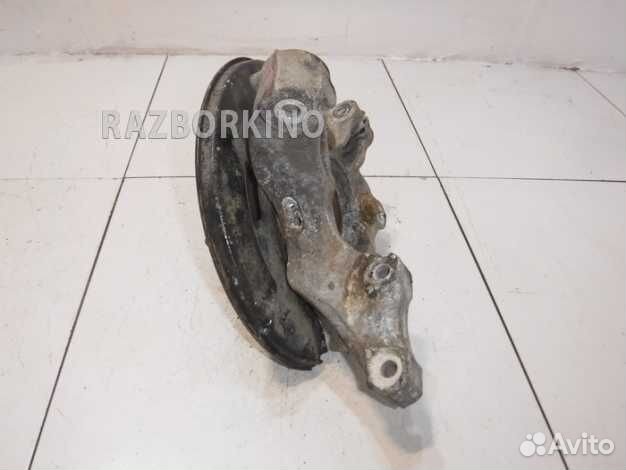 Кулак передний правый