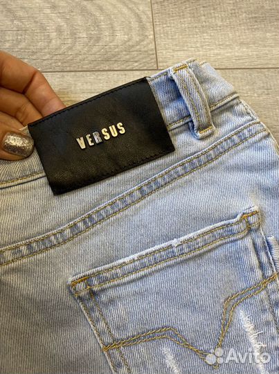 Шорты versus versace