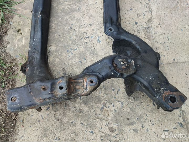 Подрамник mercedes w211