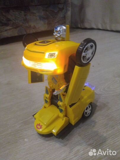 Машина- трансформер на батарейках,музыкальная