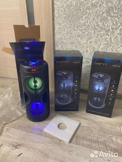 Музыкальная колонка с блютузом и караоке