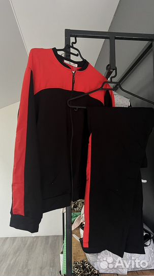 Спортивный костюм женский