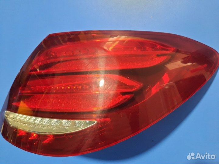 Фонарь наружный задний правый Mercedes Benz