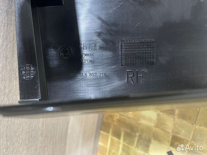 Накладка стойки на Skoda Yeti 13-18 новая оригинал