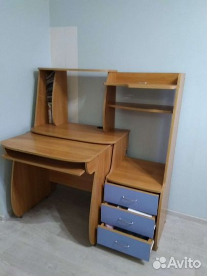 Компьютерный стол с дополнит. выдвижным столом