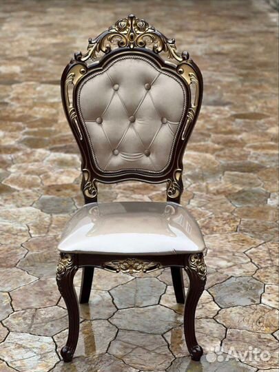 Кухонный стол и стулья