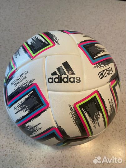 Футбольный мяч adidas