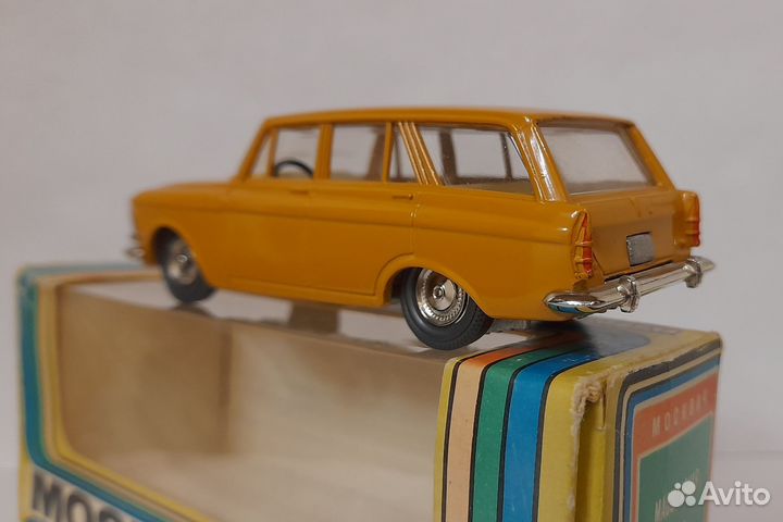 Модель 1/43 СССР Москвич 427 А-4 Охра