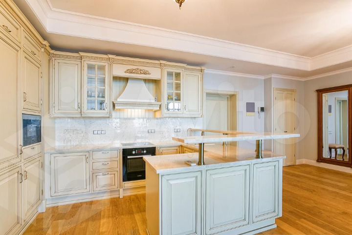 3-к. апартаменты, 132 м², 7/8 эт.