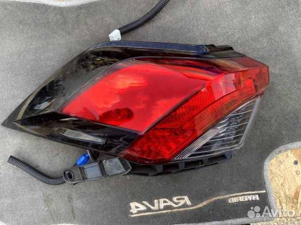 Toyota RAV-4 XA50 фонарь задний левый в крыло