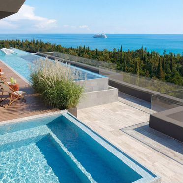 Гостиница 1500 м² в 500 метрах от моря