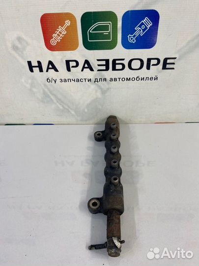 Топливная рейка левая Toyota Land Cruiser 200