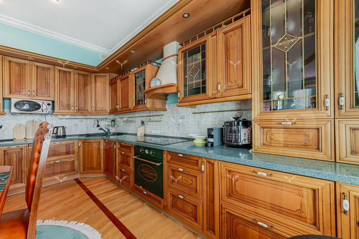 6-к. квартира, 240 м², 5/6 эт.