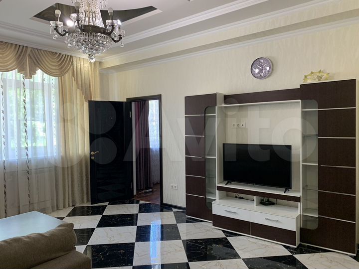 3-к. квартира, 90 м², 2/8 эт.