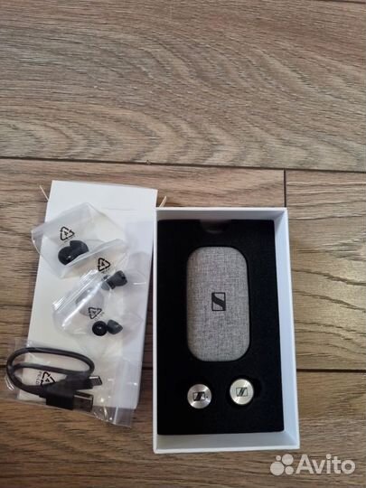 Наушники Sennheiser momentum true wireless