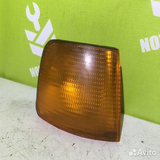Указатель поворота правый желтый Фольксваген Пас