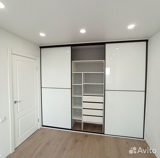 Современный шкаф купе