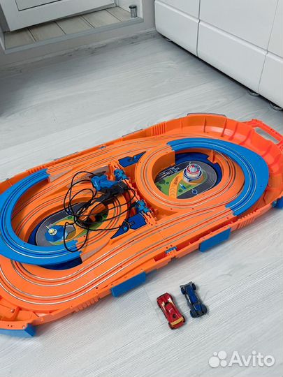 Трек Hot wheels с дистанционным управлением