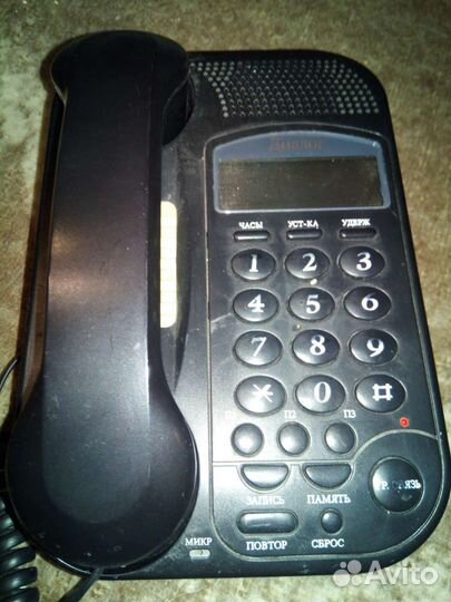 Проводной кнопочный телефон