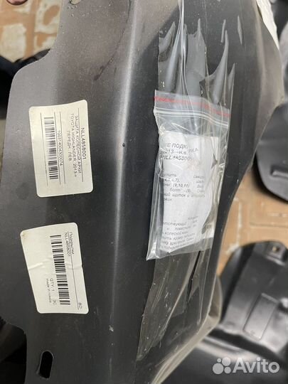 Комплект новых подкрылков Toyota Highlander 2014+