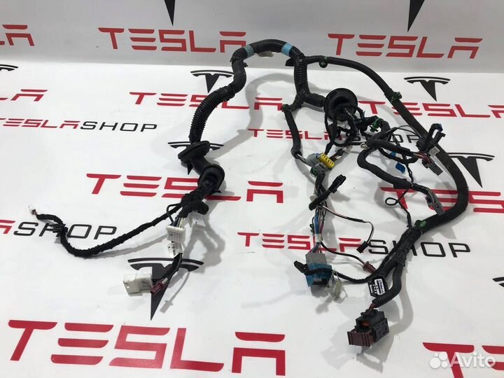 Электропроводка двери Tesla Model S 2013