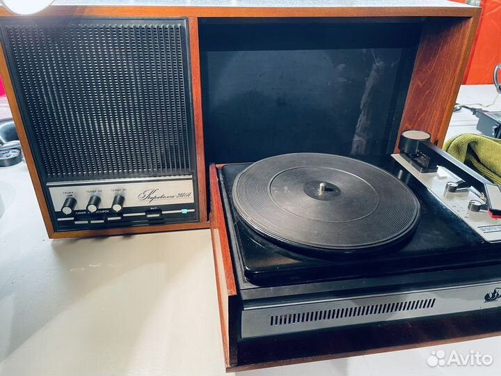 Проигрыватель винила каравелла 201А