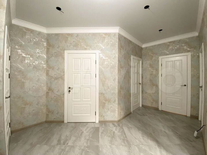 2-к. квартира, 72 м², 2/10 эт.