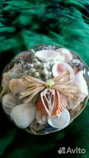 Ракушки в плетеной корзинке